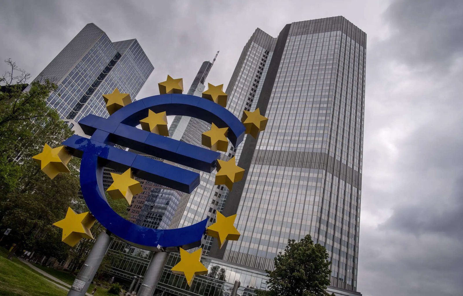 Global Markets| European shares flat as investors await Iran deal details, Fed policy; BMW slides
