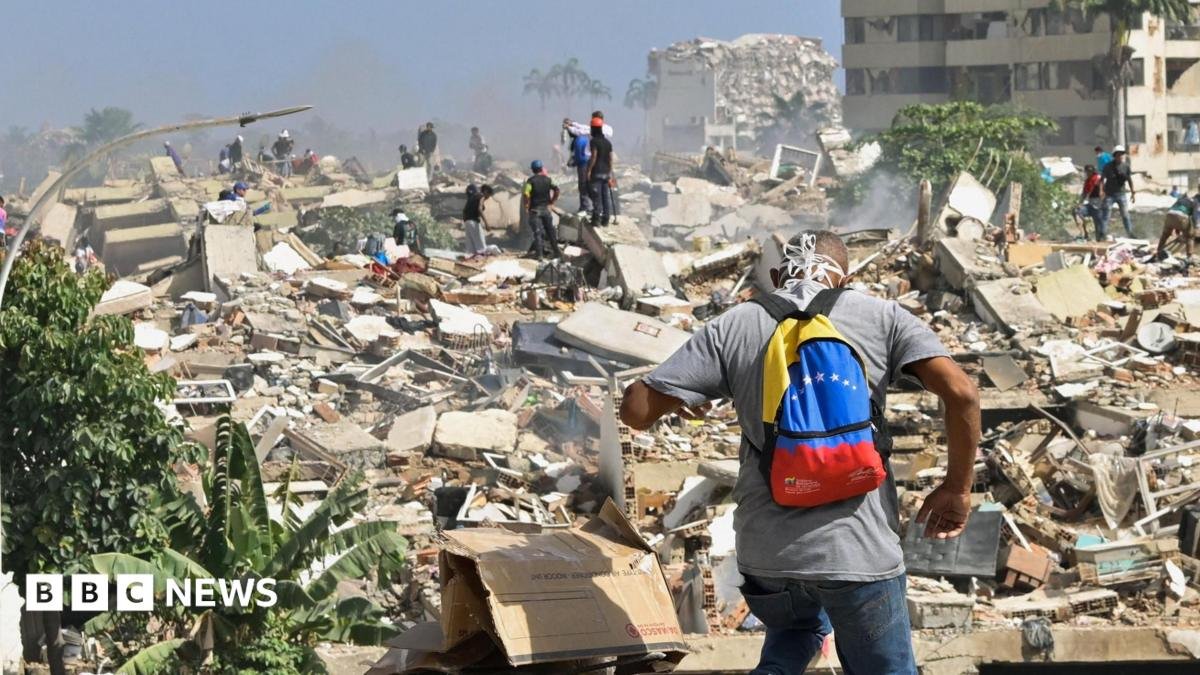 Venezuela earthquakes kill 920 people as international rescue teams arrive