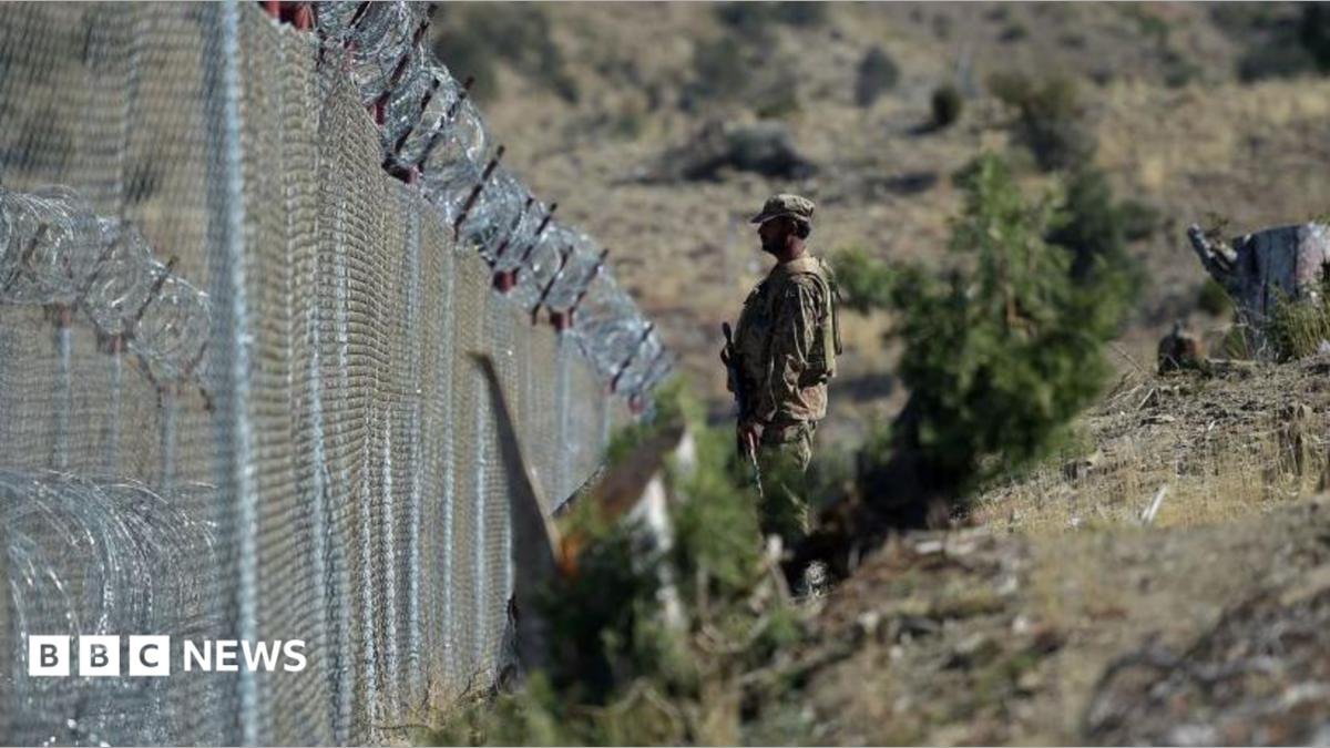 Pakistan launches deadly strikes along Afghan border