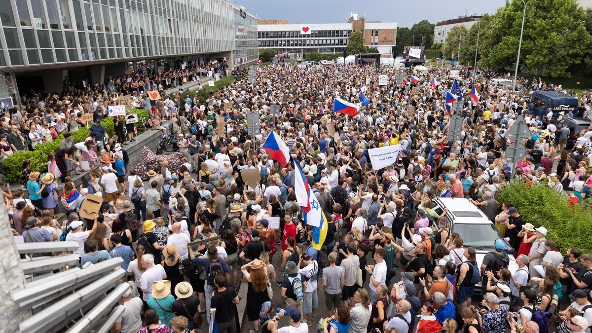 Thousands of Czechs rally against government plan to overhaul funding of public broadcasters