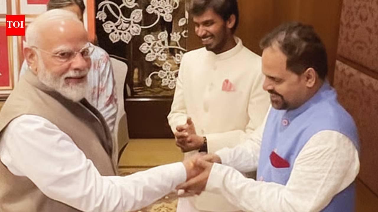 Panchayat's Ashok Pathak recalls meeting PM Narendra Modi