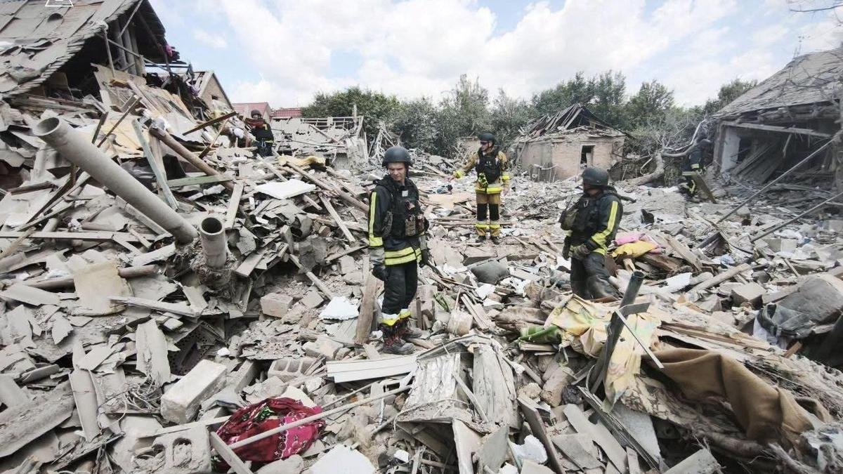 Russian attacks kill five in Ukraine, local officials say