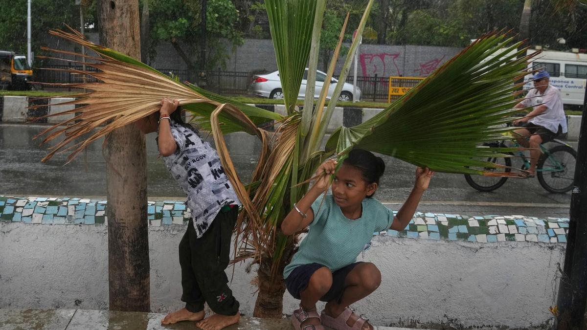 Monsoon tracker highlights: Shimla Met issues yellow warning for thunderstorms, lightning, gusty winds; orange alert for Mumbai