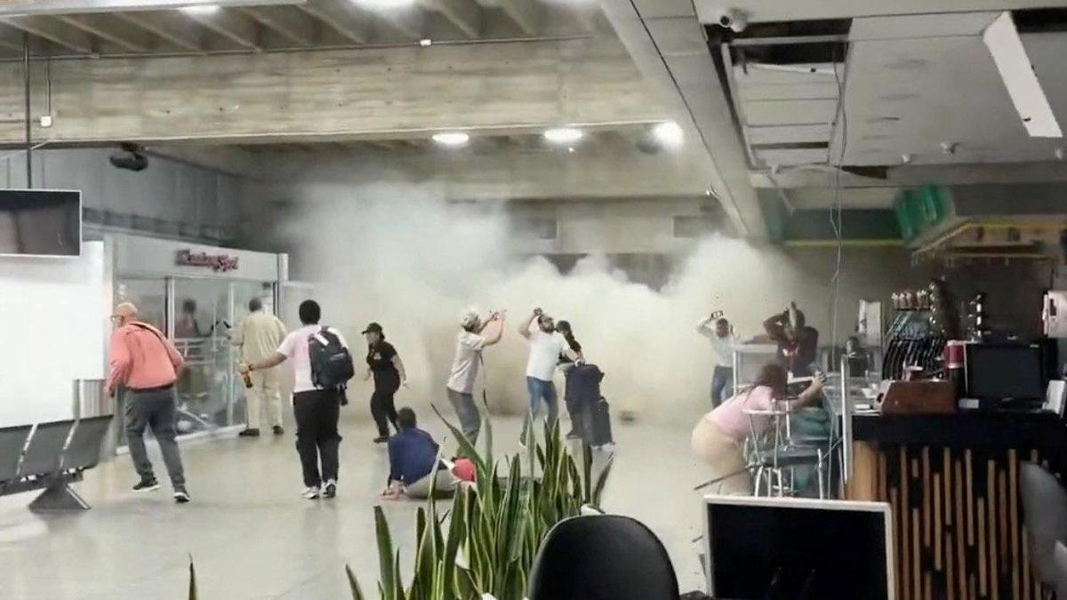 Venezuela earthquake: Venezuelans in U.S. rush to send aid to earthquake victims, but Caracas airport is closed