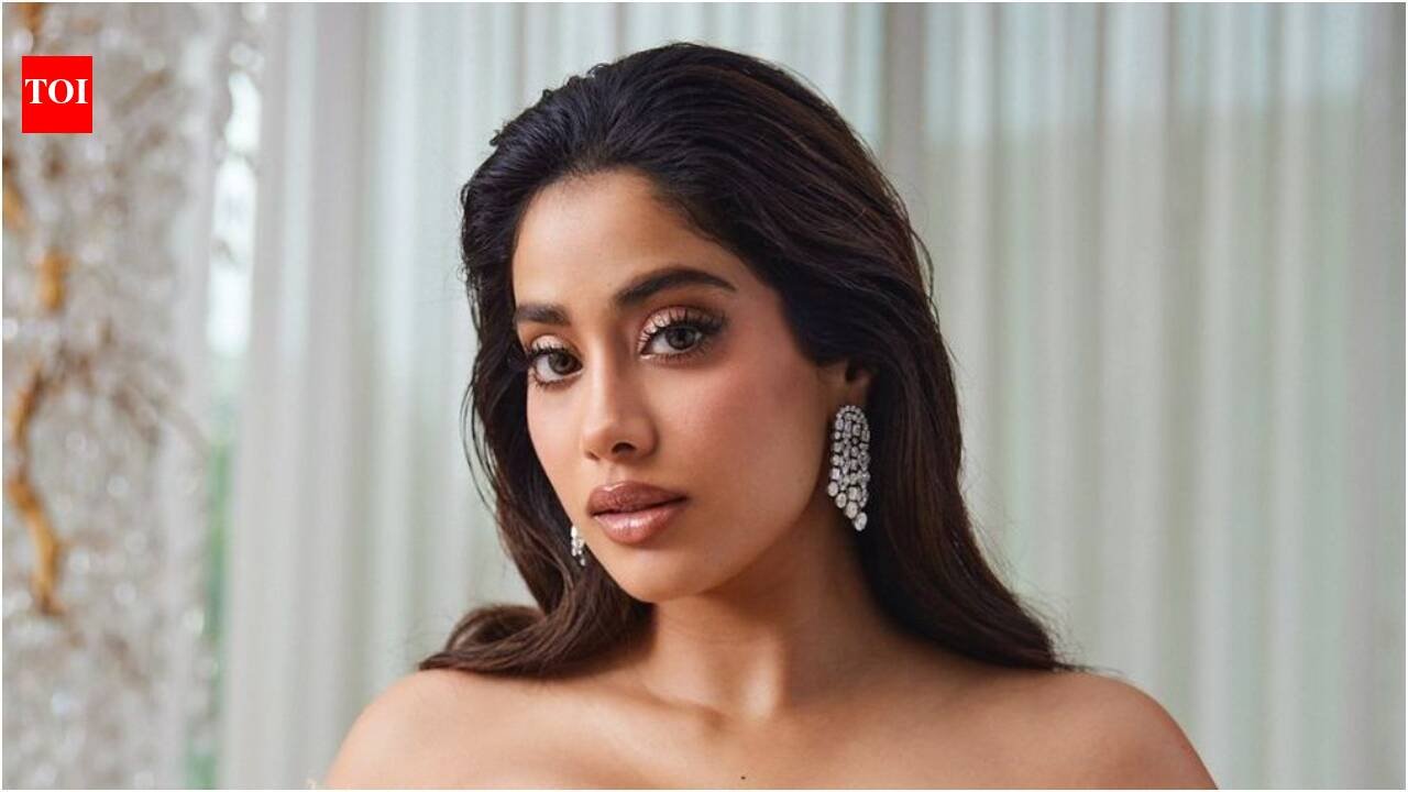 After Peddi controversy, Janhvi signs new film with Pagglait director