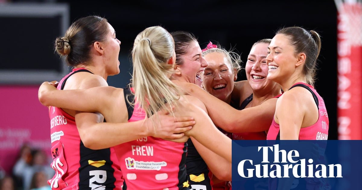 Adelaide Thunderbirds blitz Melbourne Vixens to win Super Netball grand final
