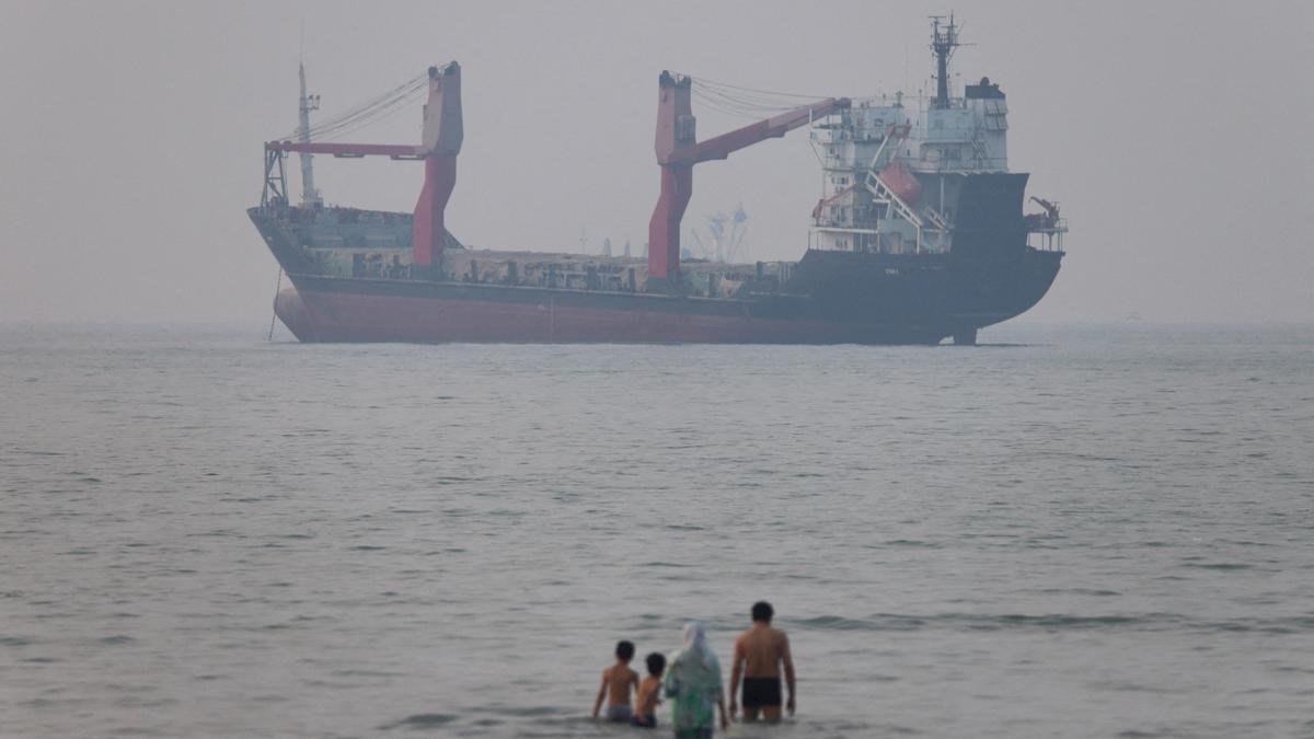 West Asia War LIVE: U.S. strikes Iran after Hormuz attacks