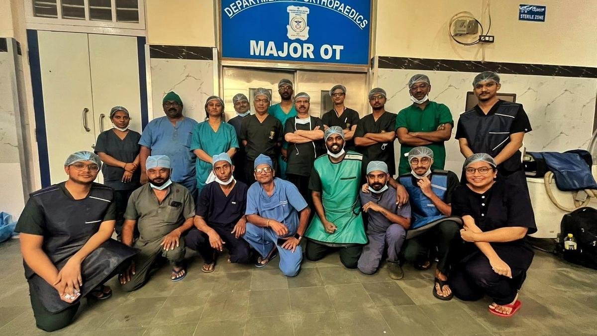First robot-assisted total knee replacement surgery in govt hospital in Karnataka, boost to State’s healthcare system
