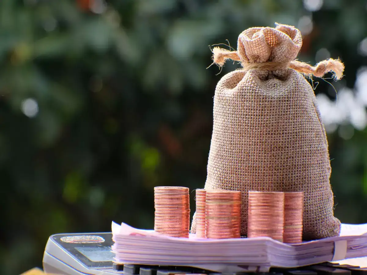 Mcap of 4 of top-10 most valued firms jumps Rs 92,995 cr; HDFC Bank, Airtel top gainers