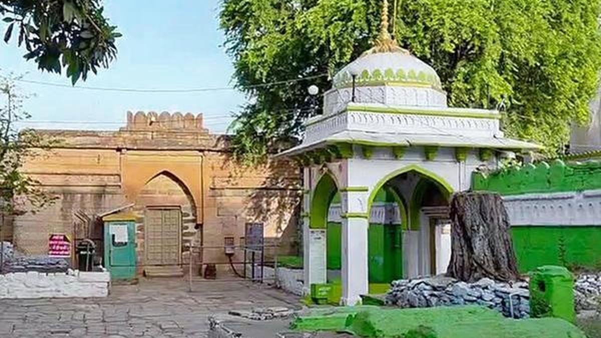 Bhojshala complex case: Supreme Court suggests temporary prayer space for Muslims until case decided