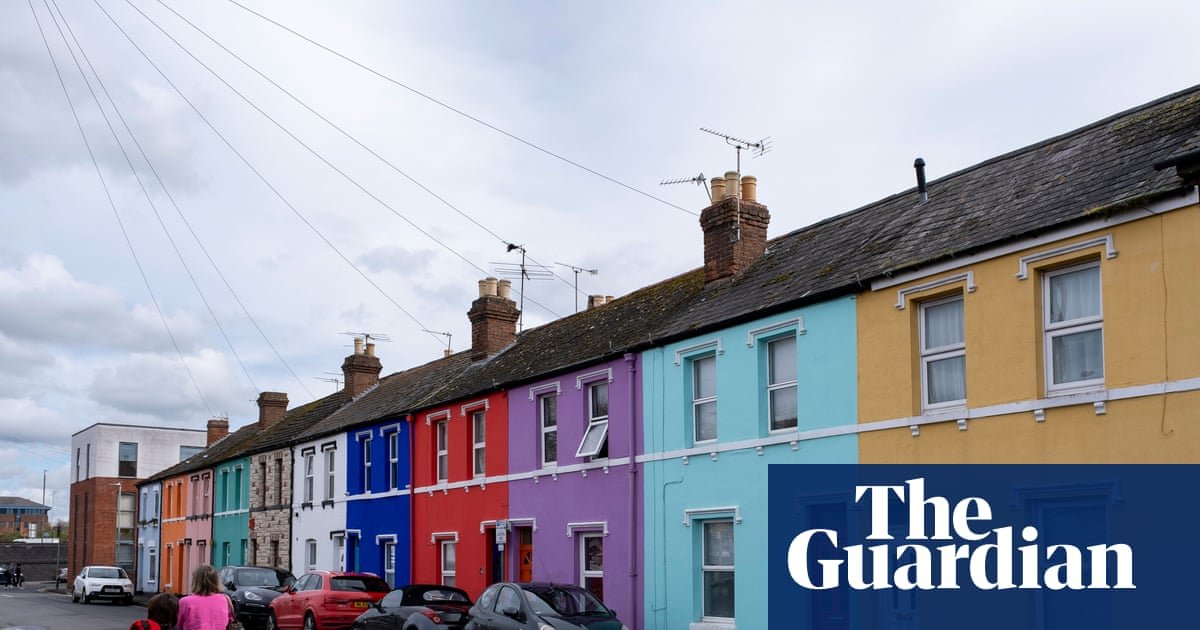 UK house prices rise for first time since start of Iran war