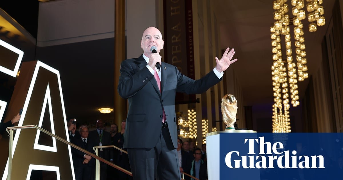 La Liga chief claims Fifa is ‘destroying football industry’ and calls for Infantino to quit
