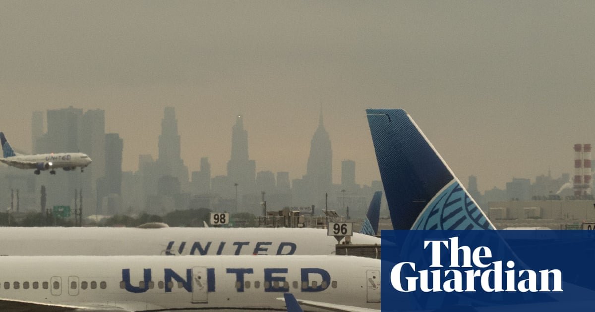 United Airlines must face lawsuit over 'window seats' that lack windows