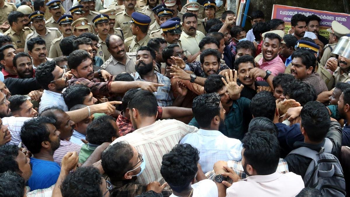 Kerala Home Minister orders SIT probe into Chevayur bank election violence