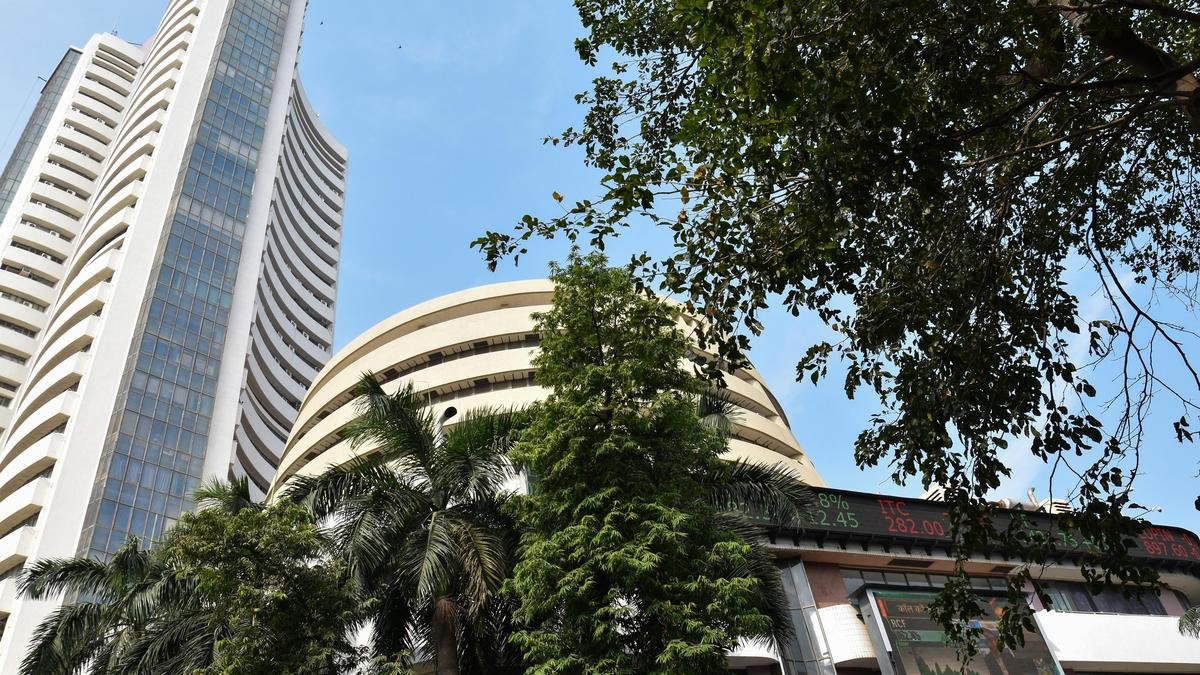 Markets climb in early trade on buying in blue-chip bank stocks, lower oil prices