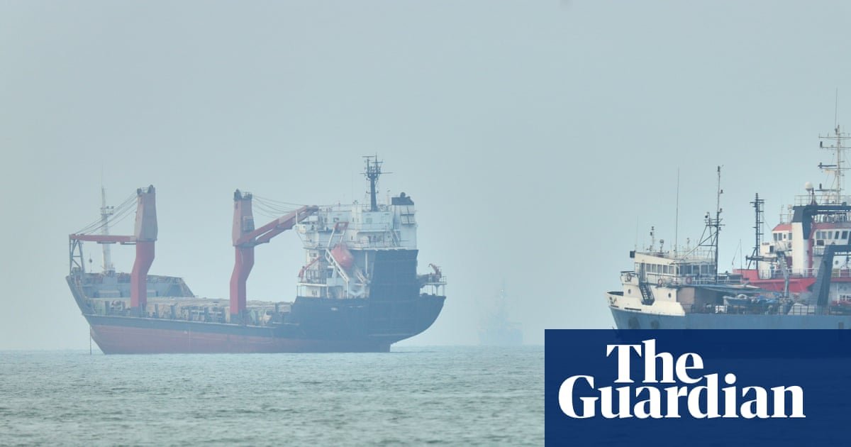 Oil prices fall as US pauses strikes on Iran over strait of Hormuz
