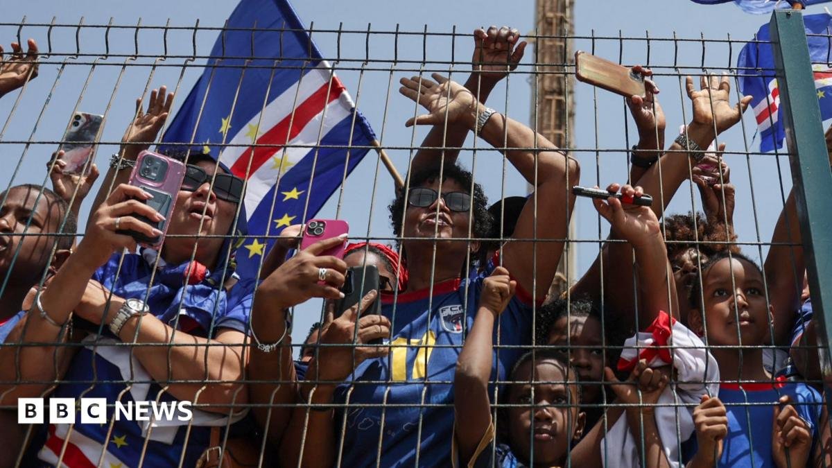 Thousand welcome home Cape Verde footballers after stunning World Cup run