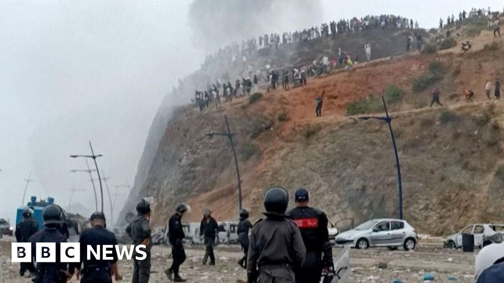 Watch: Tens of thousands of migrants enter Spain's Ceuta from Morocco