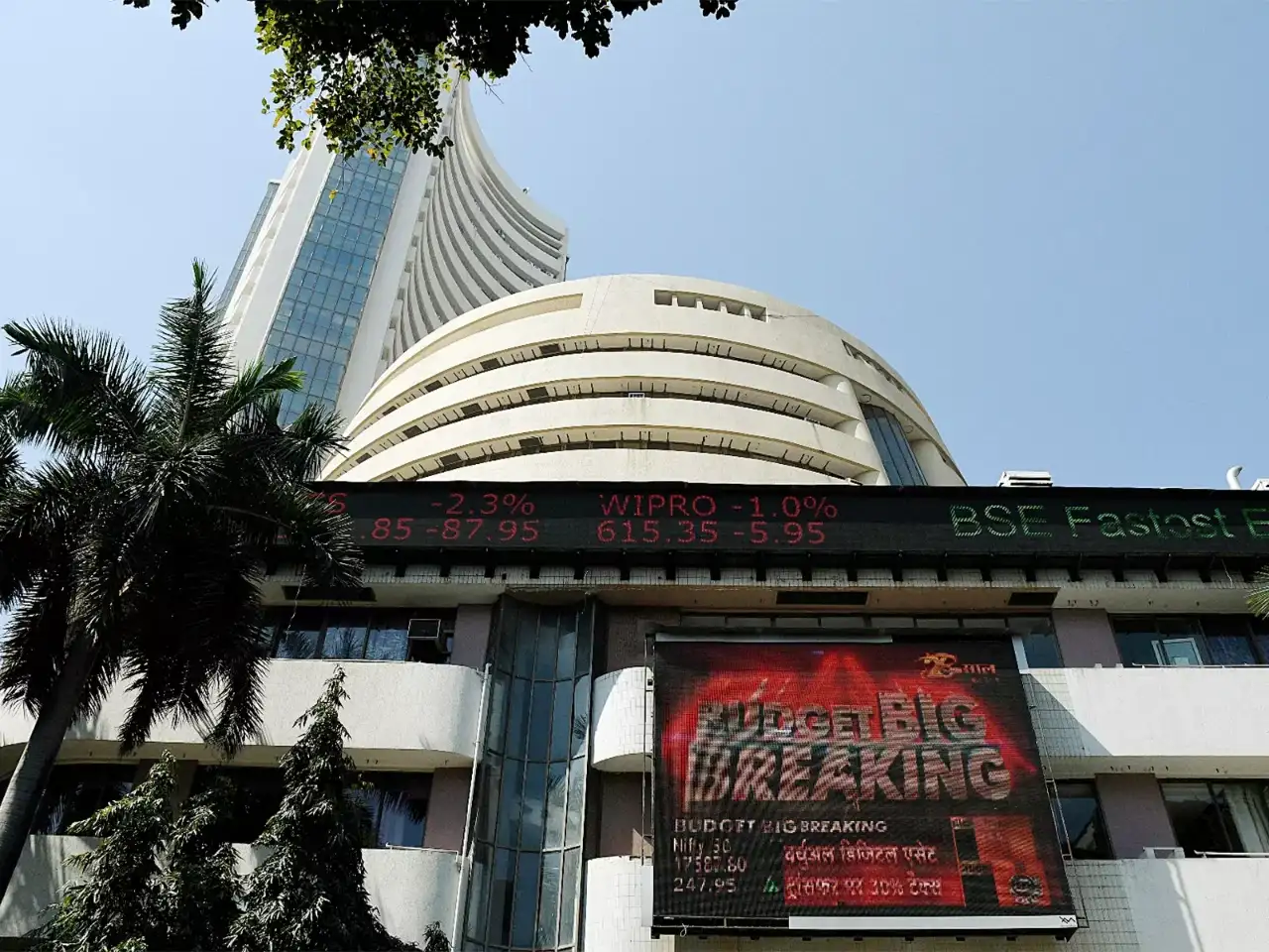 Market wrap: Eternal, HDFC Bank, Infosys among top gainers and losers on Nifty and Sensex on Monday
