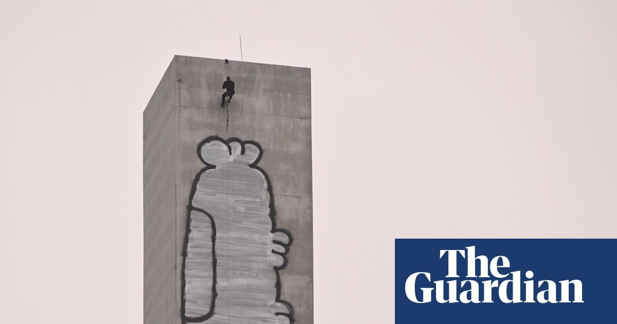 Pam the Bird: arrest ends hours-long standoff after graffiti painted on Melbourne’s 120m Bolte Bridge tower