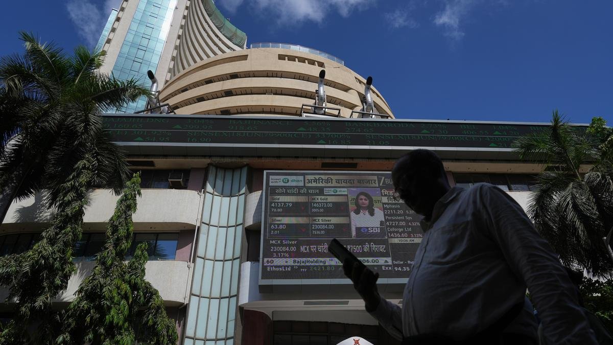 Stock markets decline for second day as IT shares lead losses
