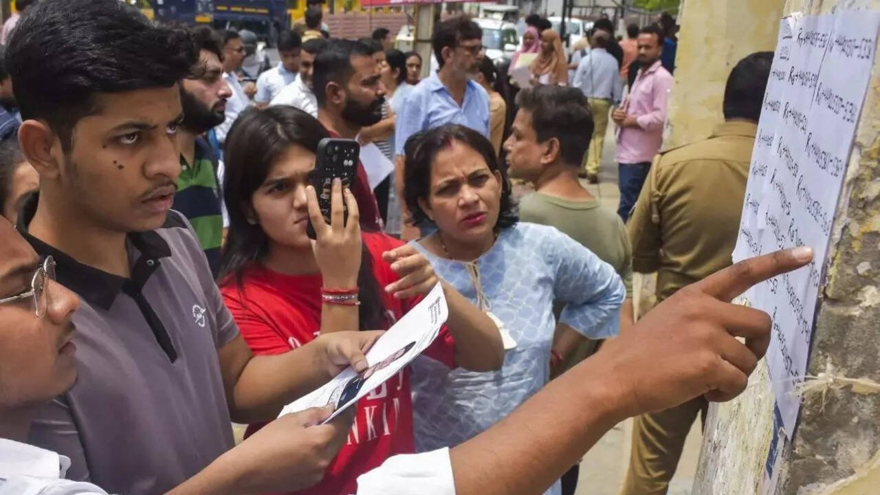 NEET UG 2026 cutoff rises sharply, students fear government medical seats may slip away despite 600 marks