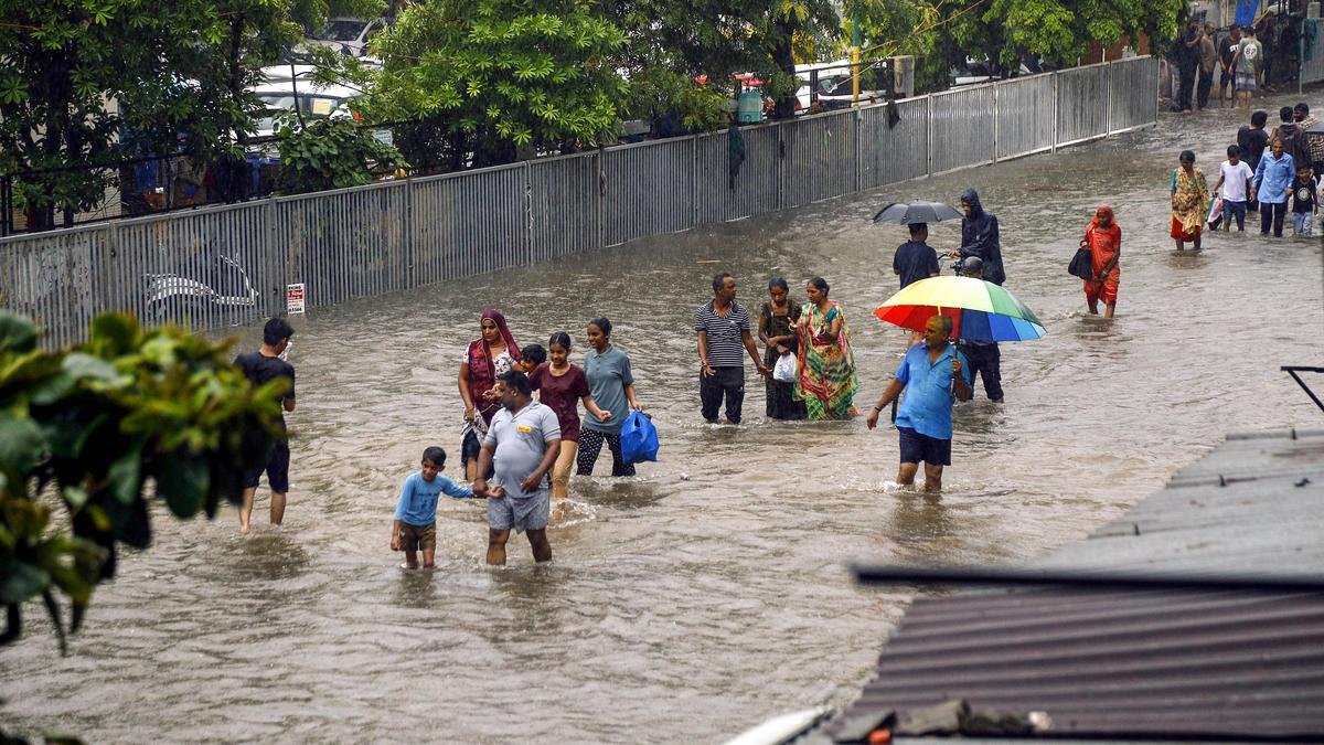 At least 1,200 rescued as torrential rain pounds south Gujarat; PM Modi, Amit Shah review situation
