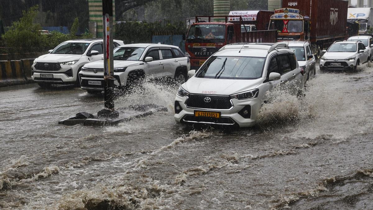 Monsoon tracker July 4 LIVE: Heavy Rain Continues in Mumbai, Thane; Red Alert Remains for July 4-6