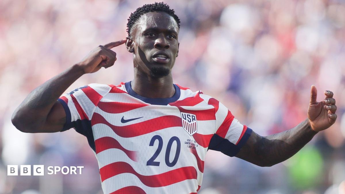 Trump thanks Fifa for spending USA striker's ban