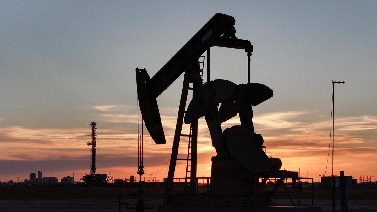 U.S. Senate Bill seeks 100% tariffs on India, 4 other nations for buying Russian oil