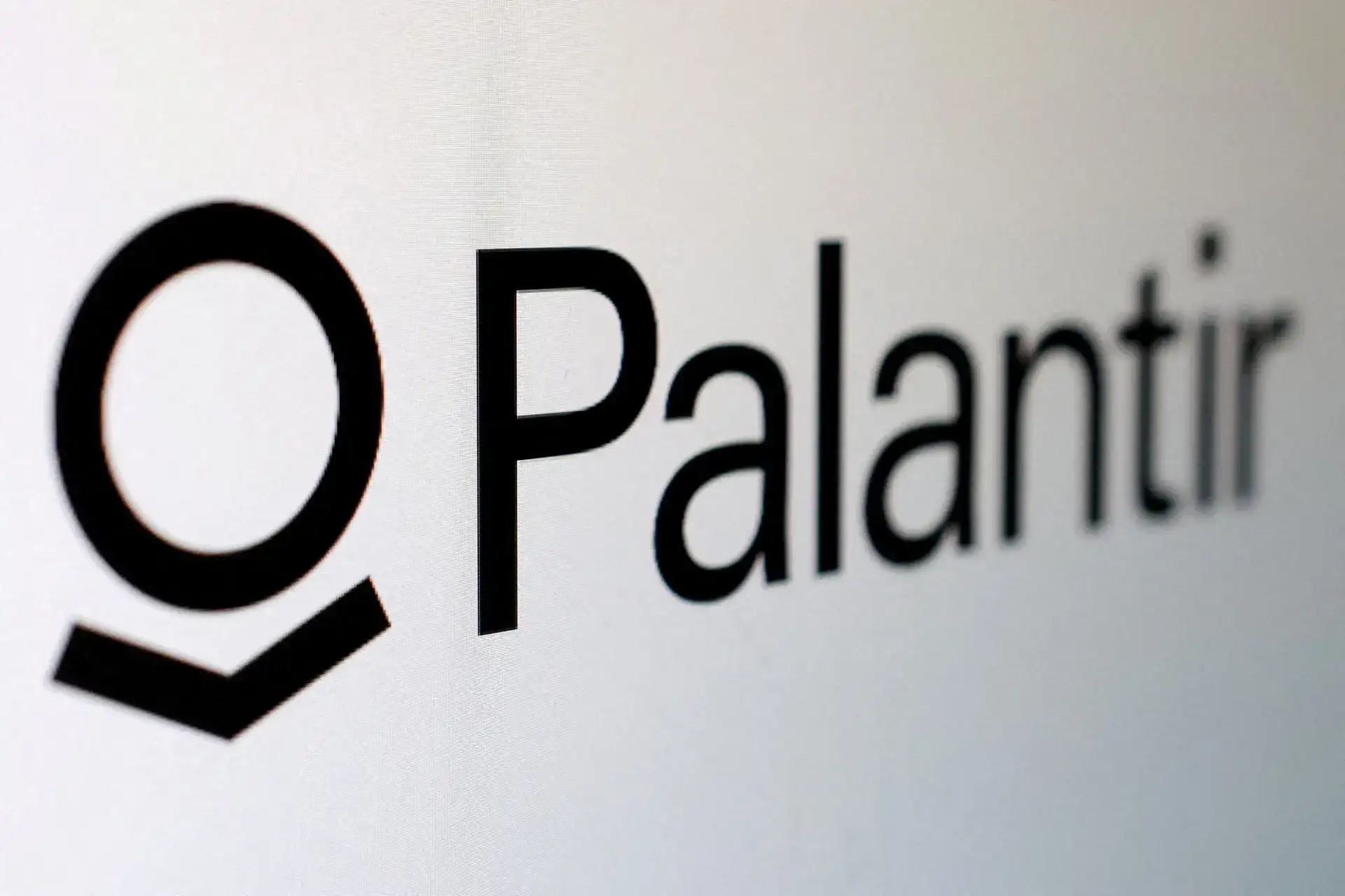 Palantir shares fall 4% as AI software stocks come under pressure