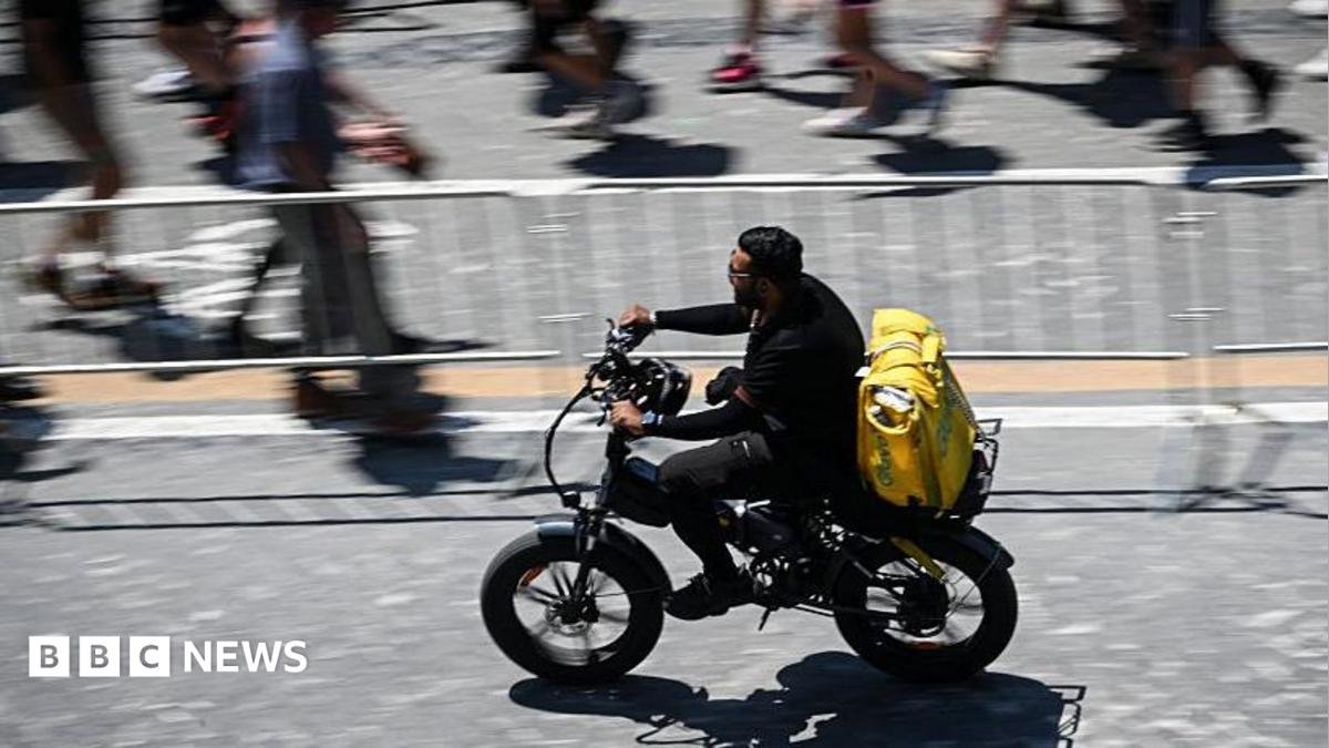 Heatwave prompts Italy's delivery riders to strike for extra rights