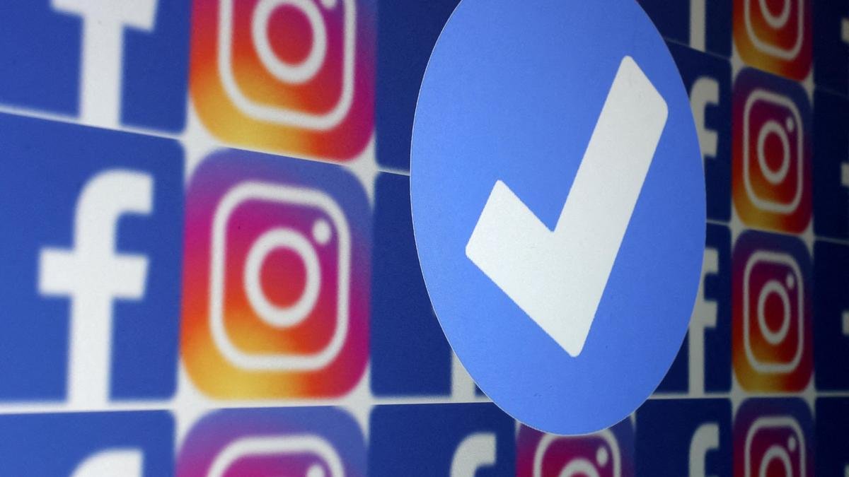Why has Meta pulled back Muse AI feature from Instagram?