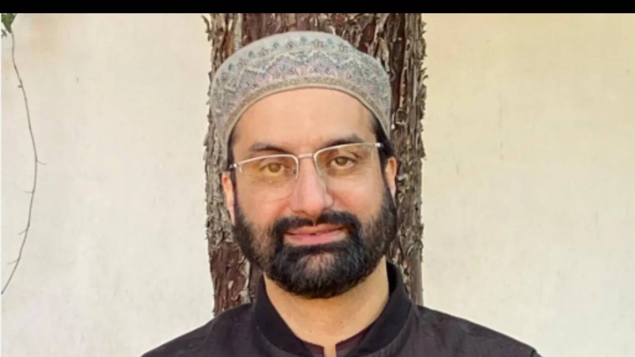 After Farooq’s protest invite, Mirwaiz calls for Art 370 inclusion, BJP shreds NC over 2010 killings