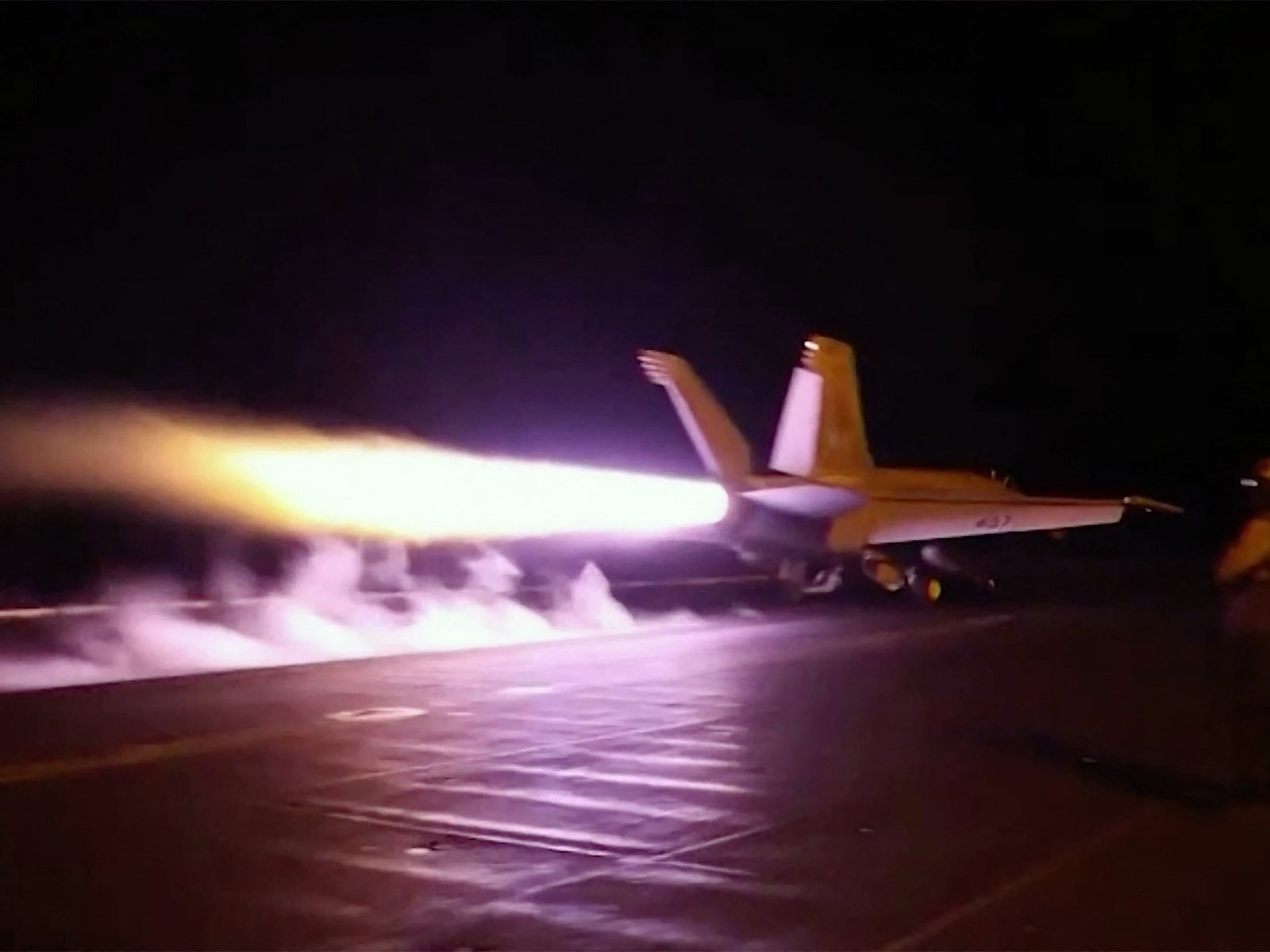 US launches ‘heavy wave’ of new strikes on Iran
