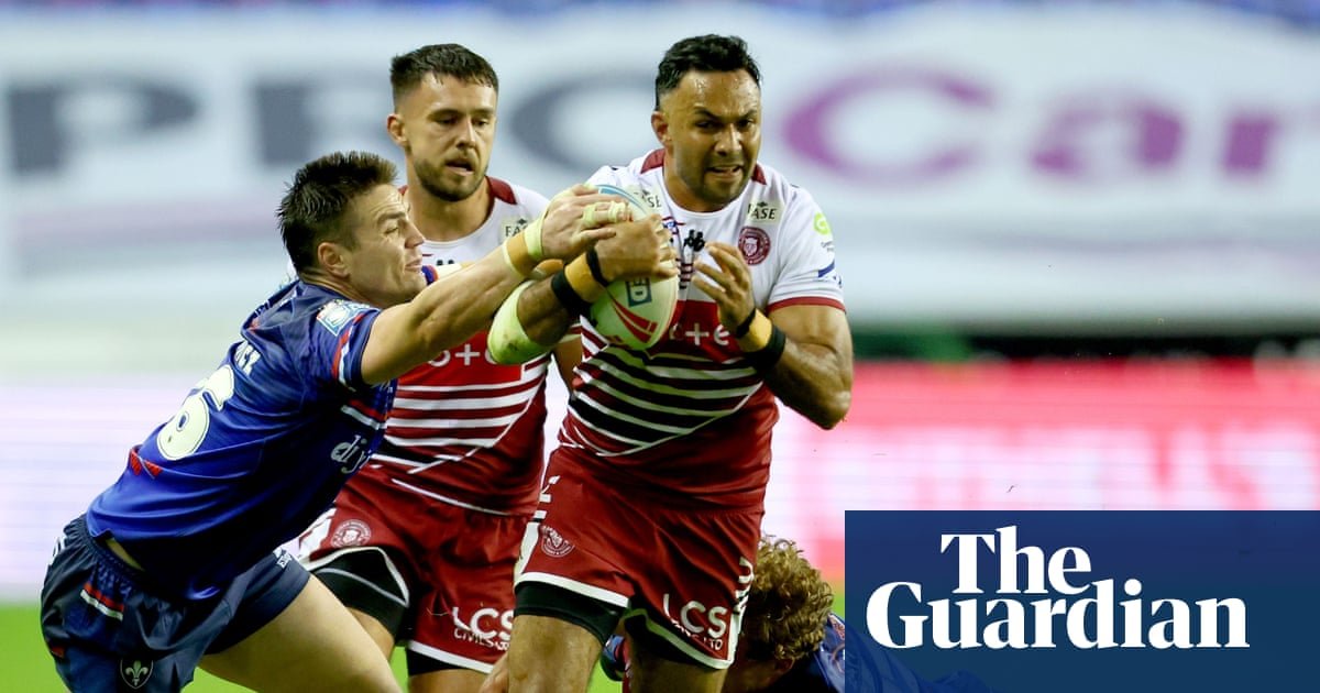 Wigan sink Wakefield and hit Super League summit with 12th straight win
