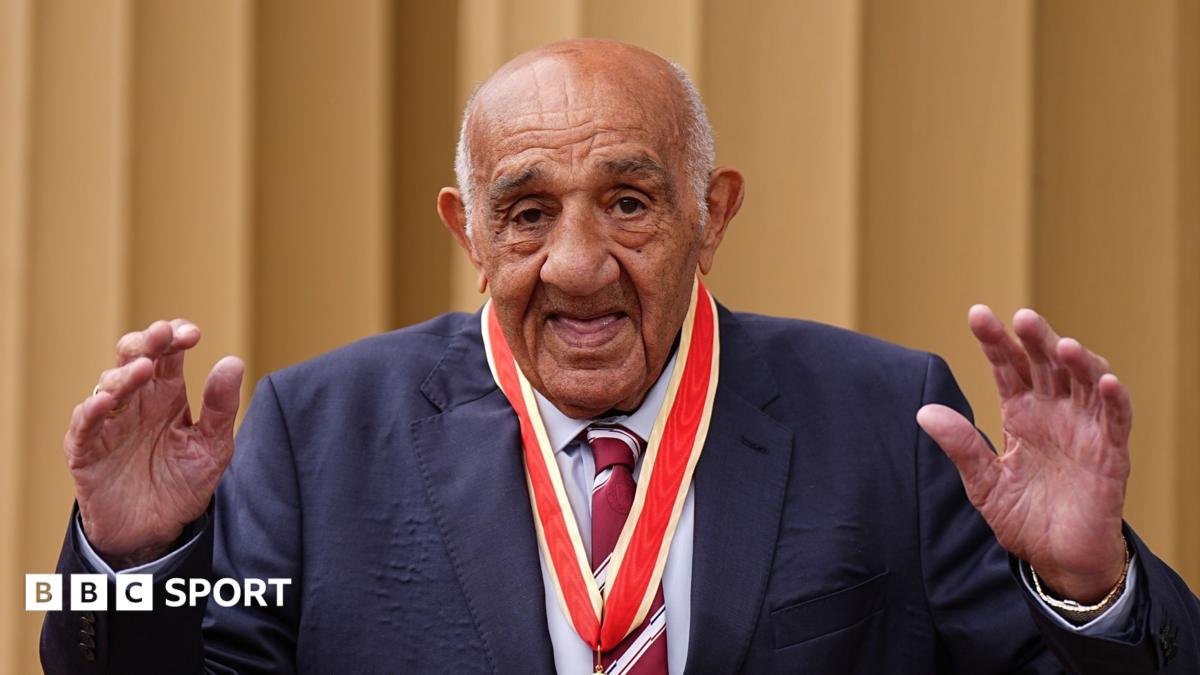 Legendary rugby league winger Boston dies aged 92