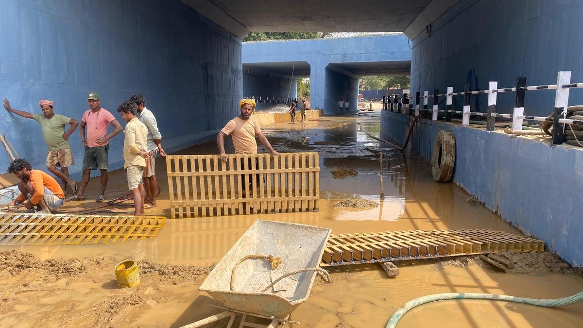 Railways looks beyond own cadres for construction wing overhaul