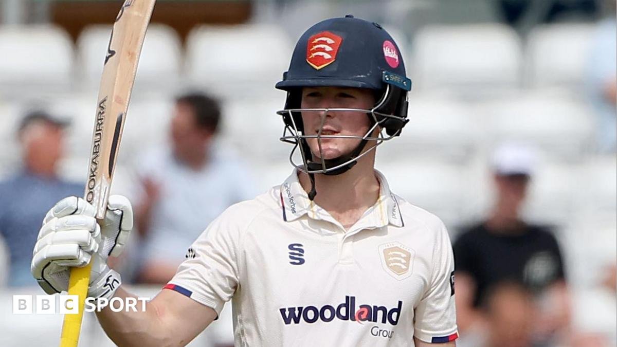 Essex pair prevent Somerset innings win