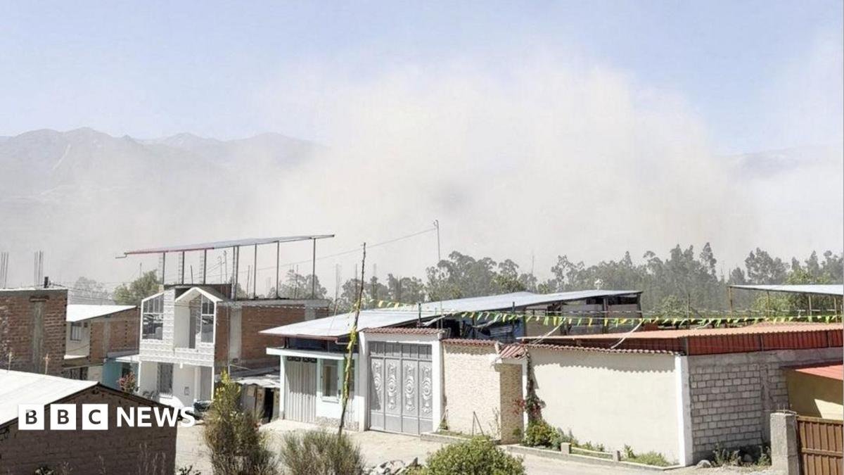Peru earthquake damages buildings and causes power cuts