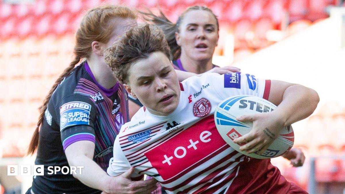 Wigan score 11 tries in victory against St Helens