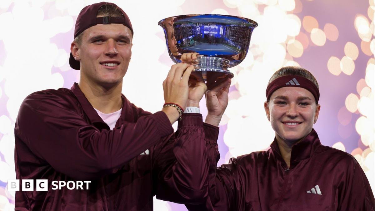 Muchova & Mensik win US Open mixed doubles title