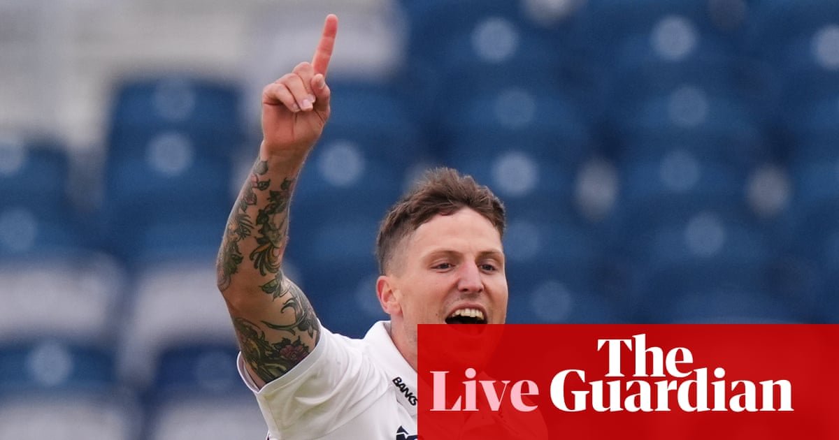 Carse in the wickets for Durham, Essex v Surrey, and more: county cricket day one – live