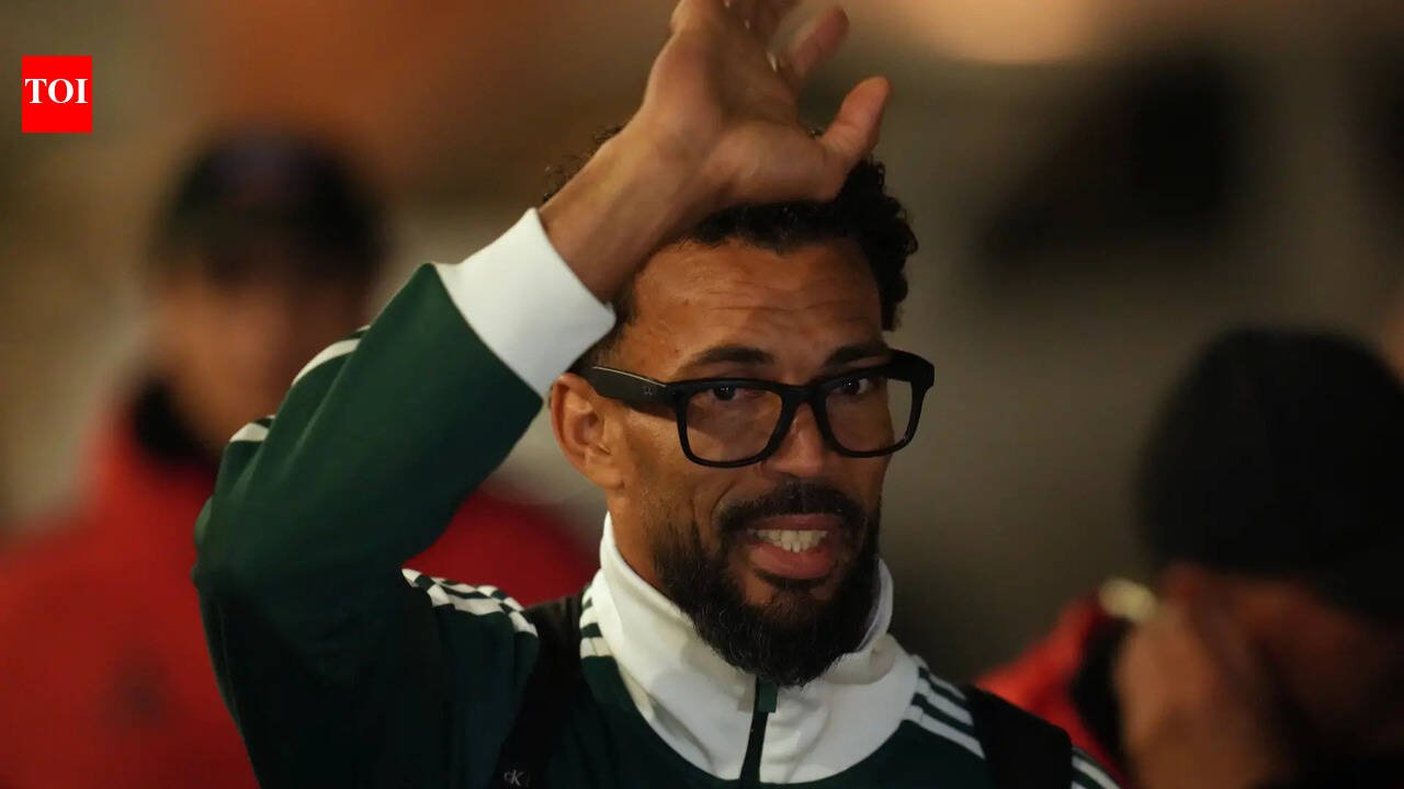 'Vozinha! Vozinha!': World Cup star gets hero's welcome in Chile after three delays