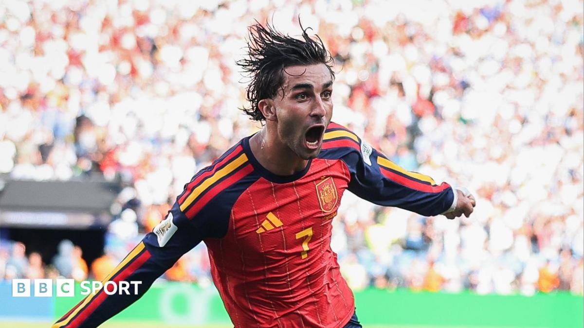 Torres misses Barcelona training to finalise PSG move