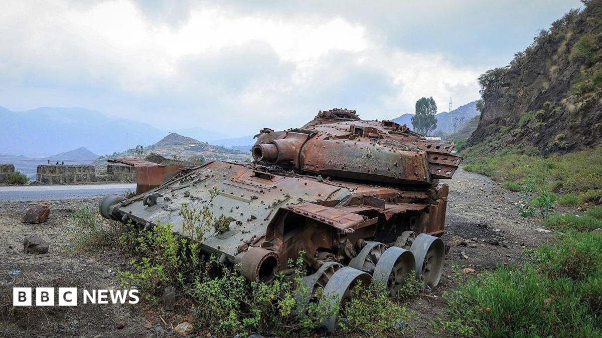 Hundreds flee fighting in northern Ethiopia as fears rise of return to civil war