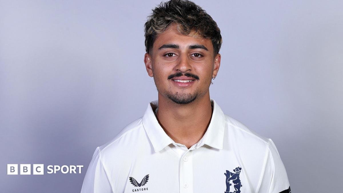 Warwickshire edge to thrilling win over Sussex