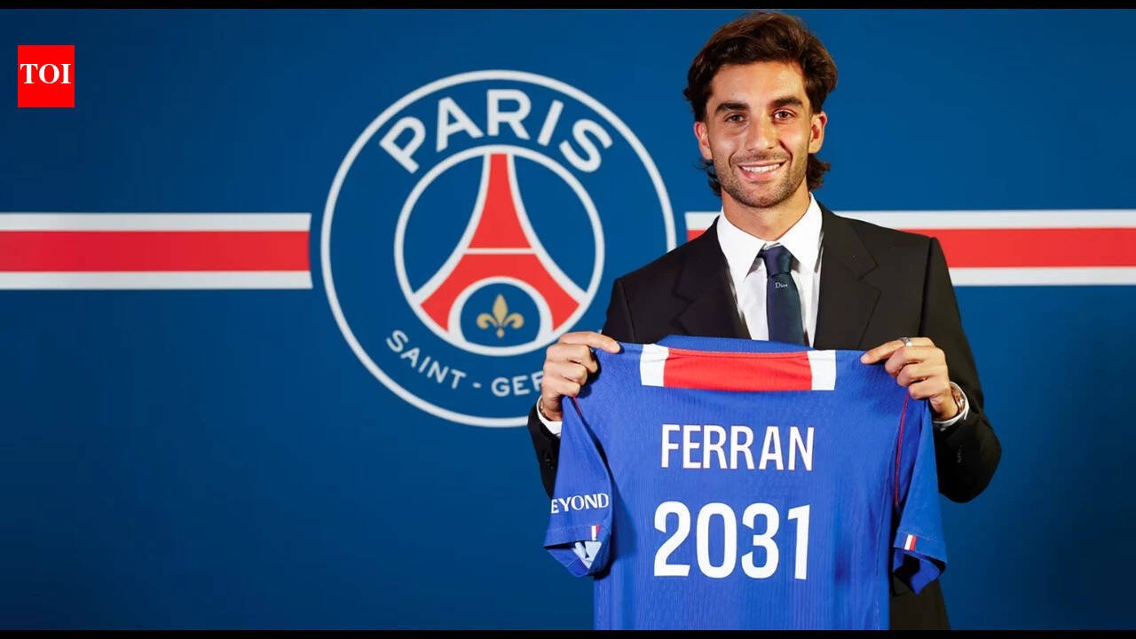 Ferran Torres trains with PSG for the first time after 2031 deal