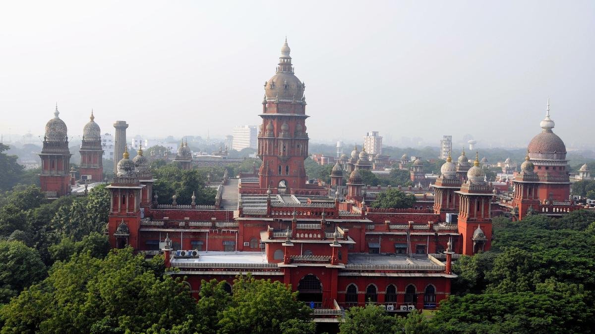 Madras High Court orders Chengalpattu CJM to explain reasons for fixing exorbitant fees for advocate commissioners
