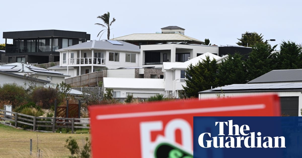 Australia’s first home buyers are still taking out loans as property investors step back, data shows
